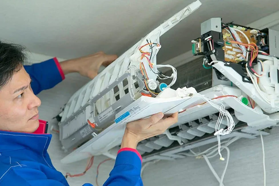 壁掛けタイプエアコン（お掃除機能付き）